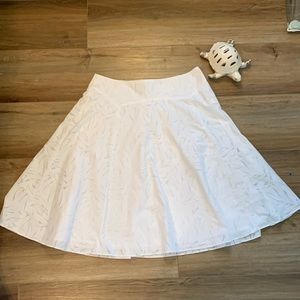 Jones Wear A-Line white embossed lined skirt Size 14